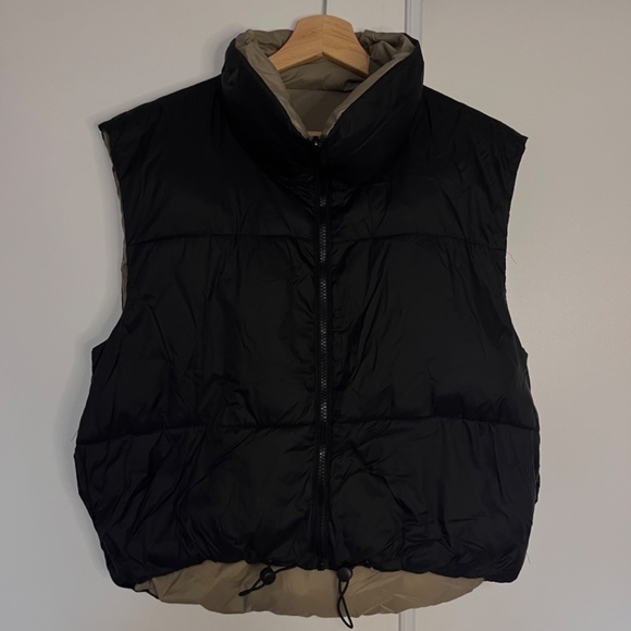REVERSIBLE PUFFER VEST - Picture 2 of 5